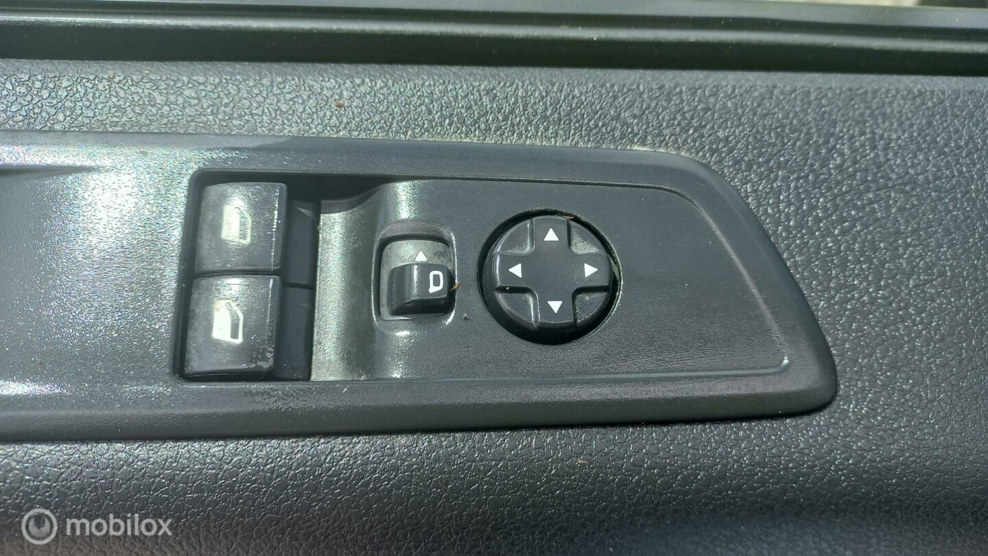 Peugeot-Expert-12