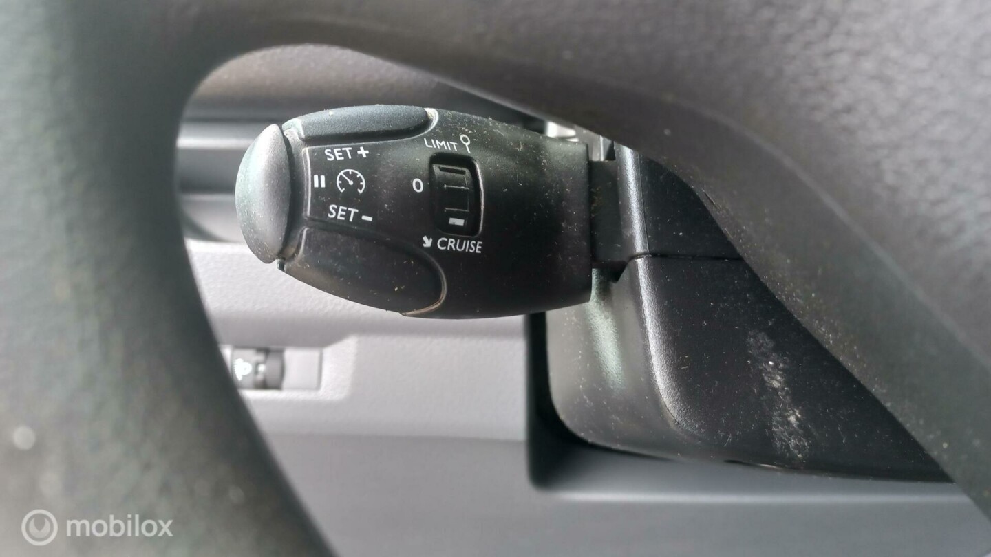 Peugeot-Expert-15