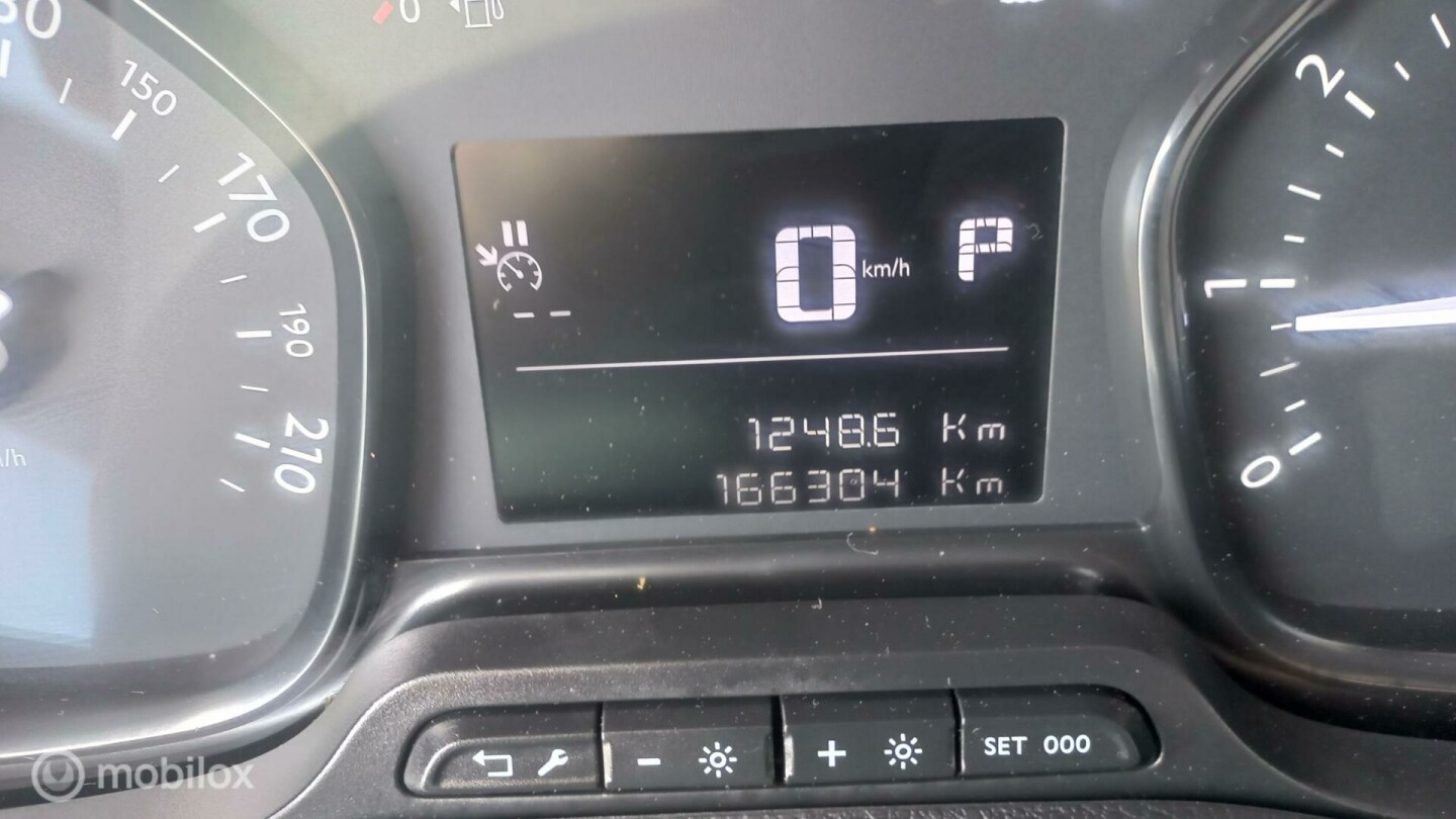 Peugeot-Expert-17