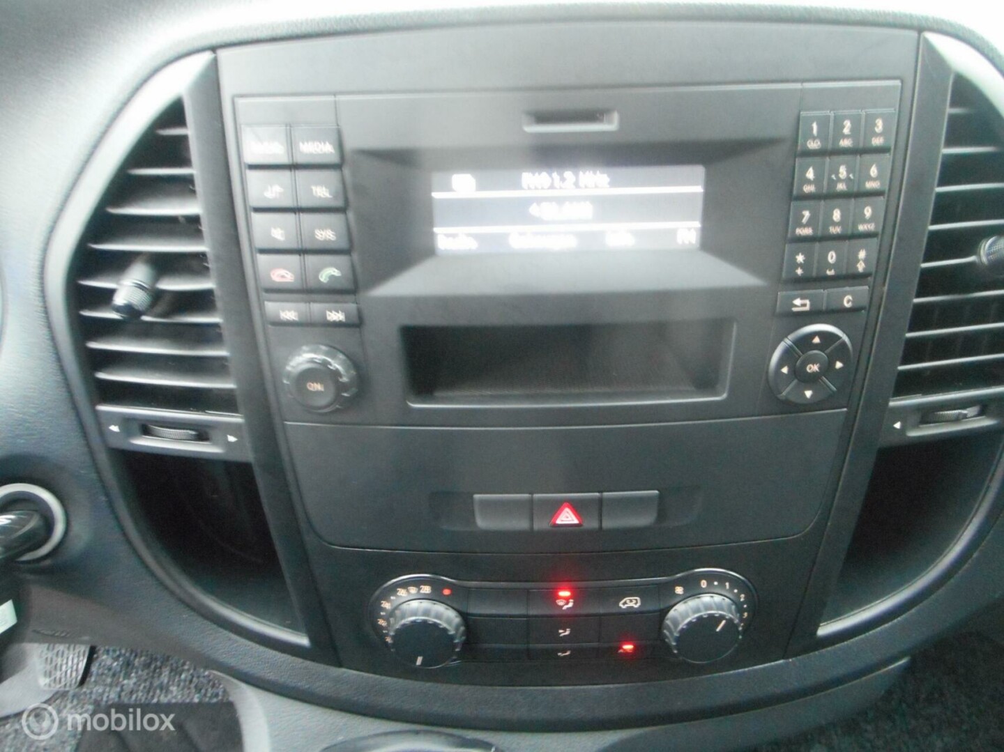 Mercedes-Benz-Vito-12