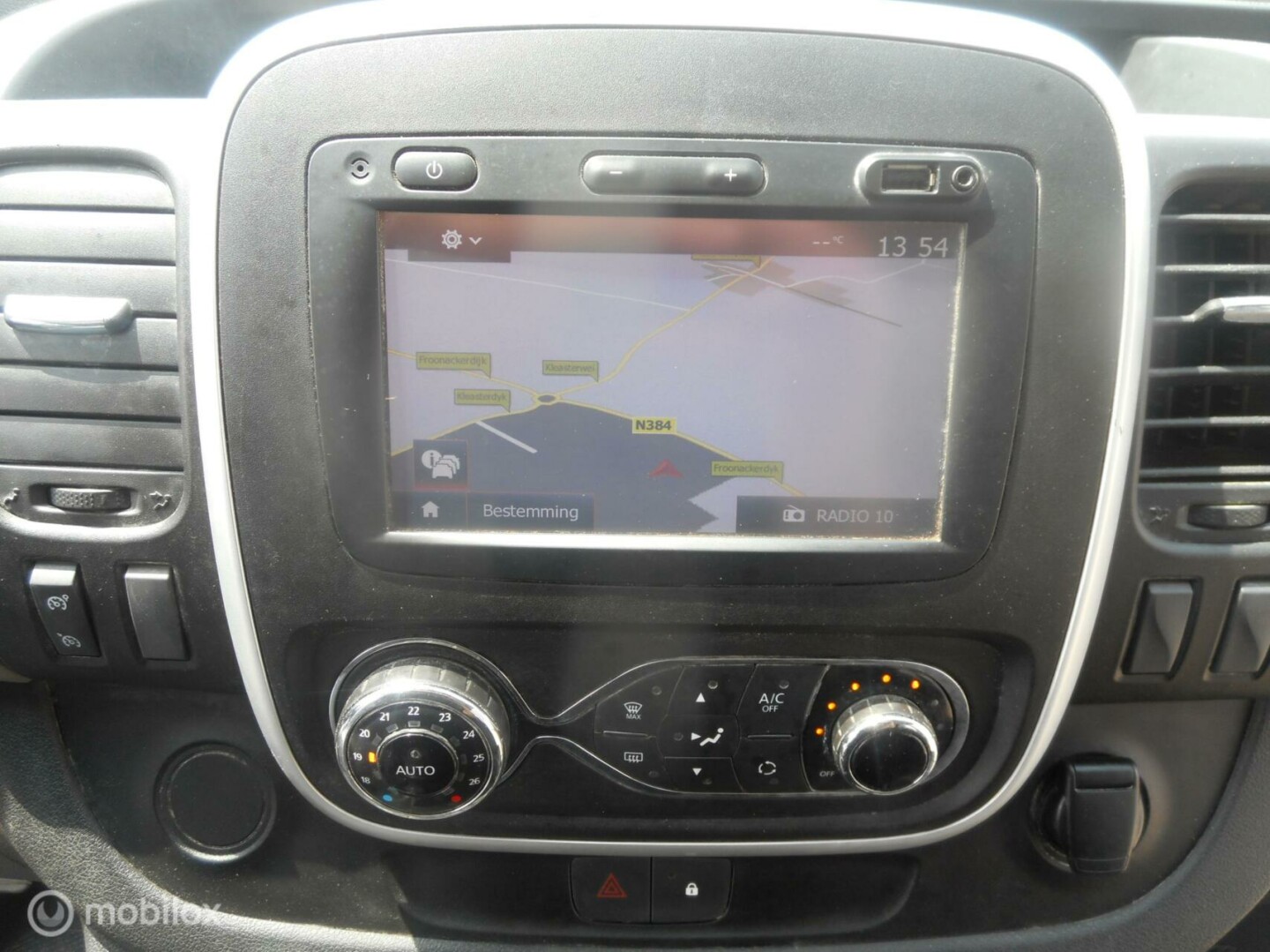 Renault-Trafic-10