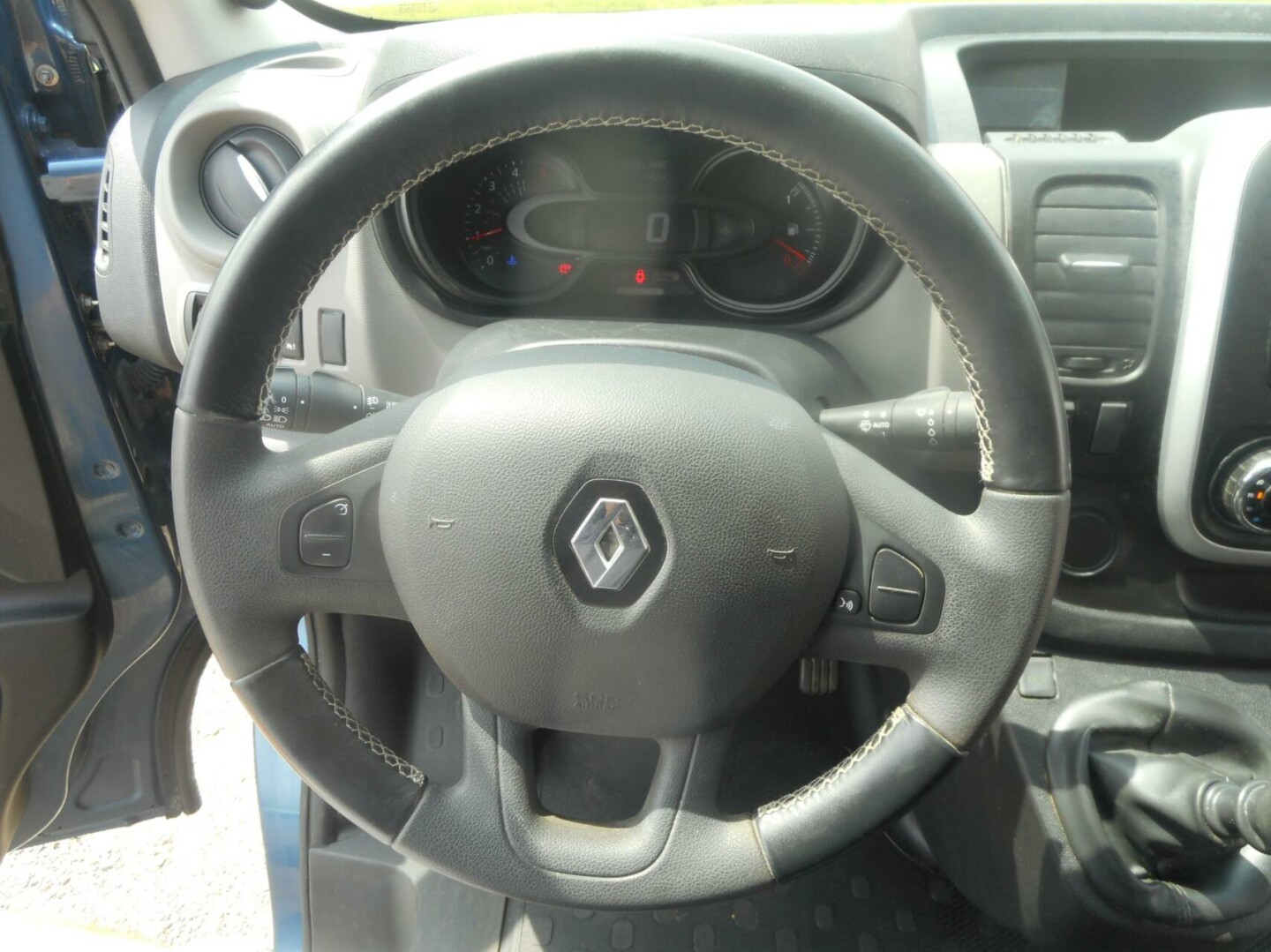 Renault-Trafic-13