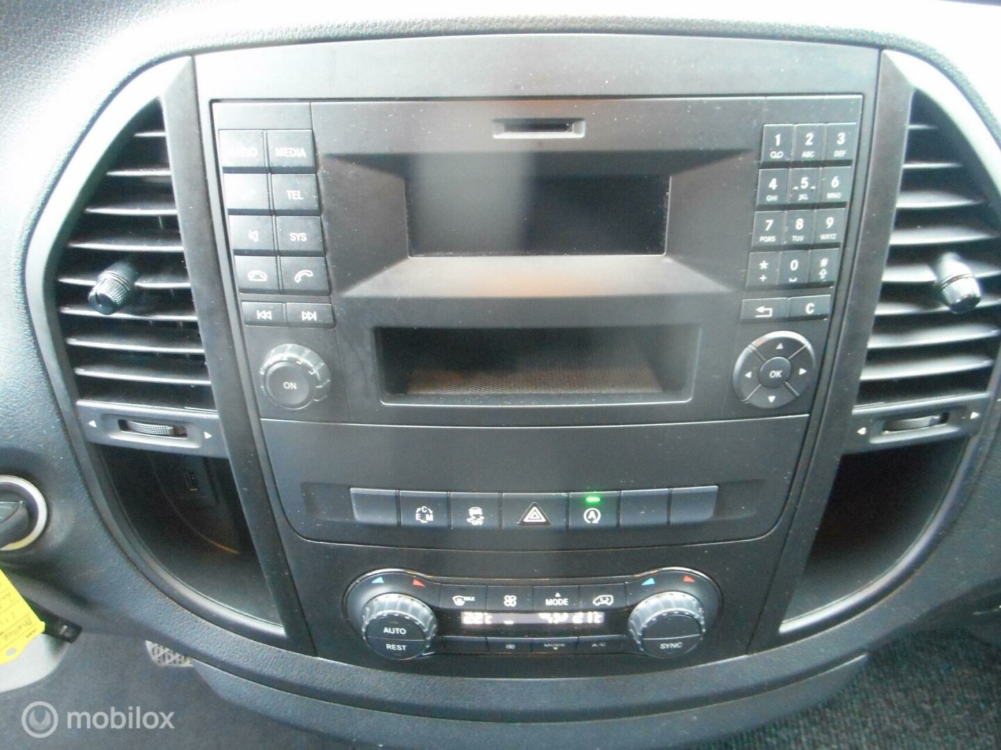 Mercedes-Benz-Vito-11
