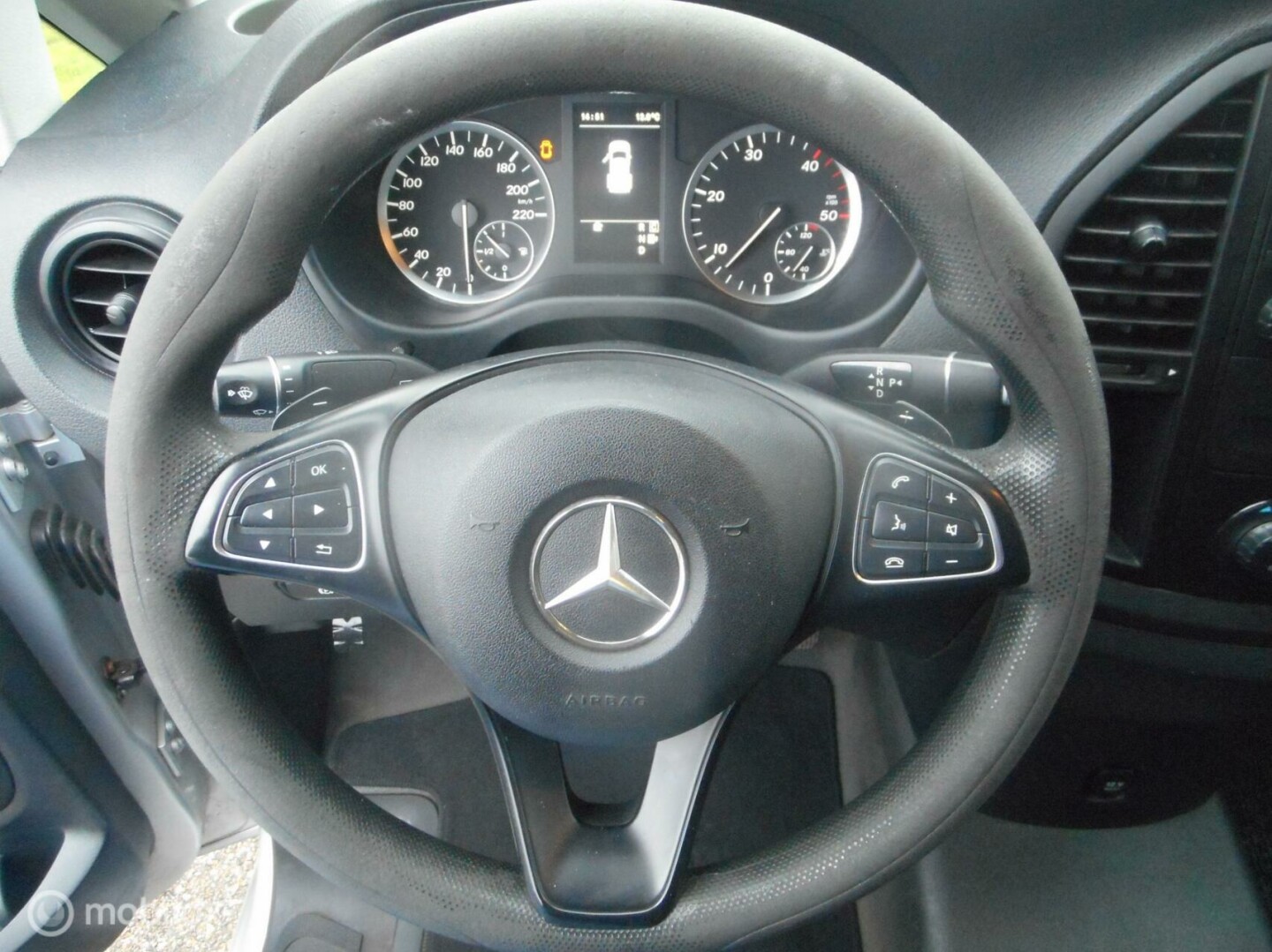 Mercedes-Benz-Vito-13
