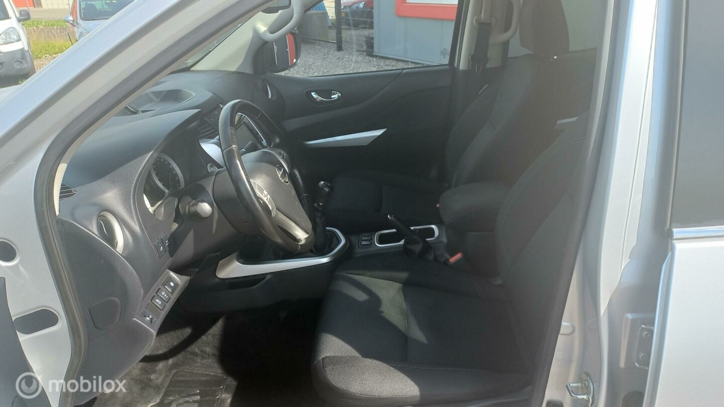 Nissan-Navara-11