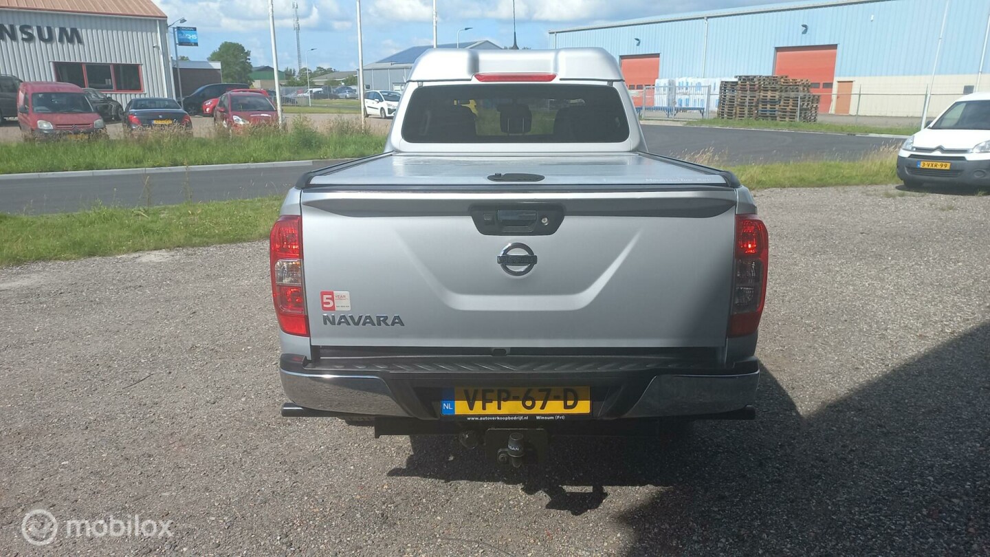 Nissan-Navara-2