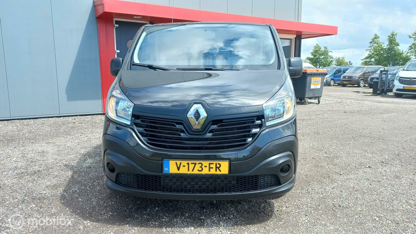 Renault-Trafic-1