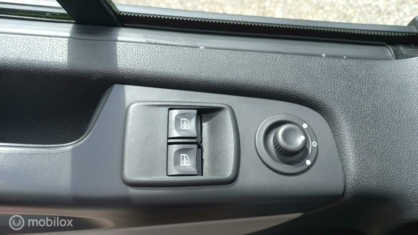 Renault-Trafic-10