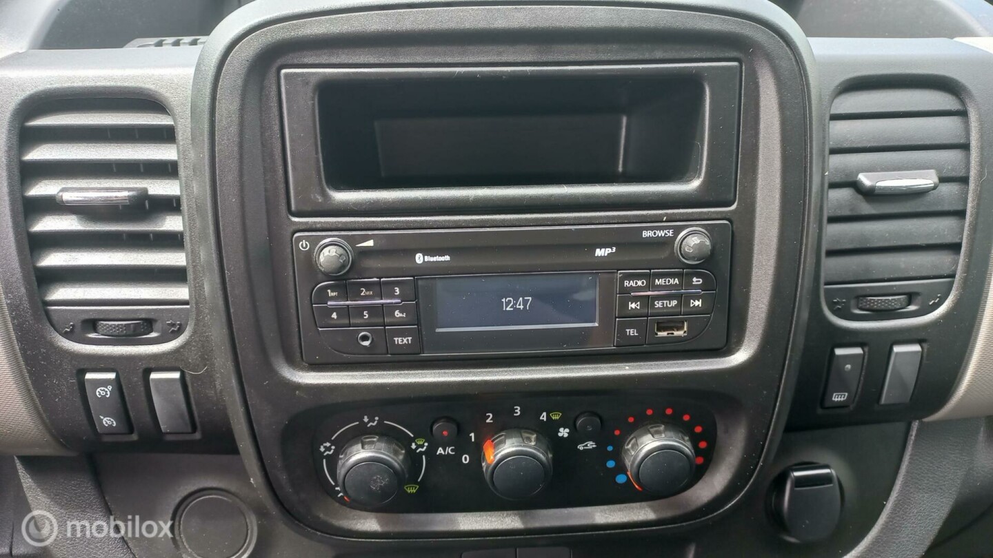 Renault-Trafic-11