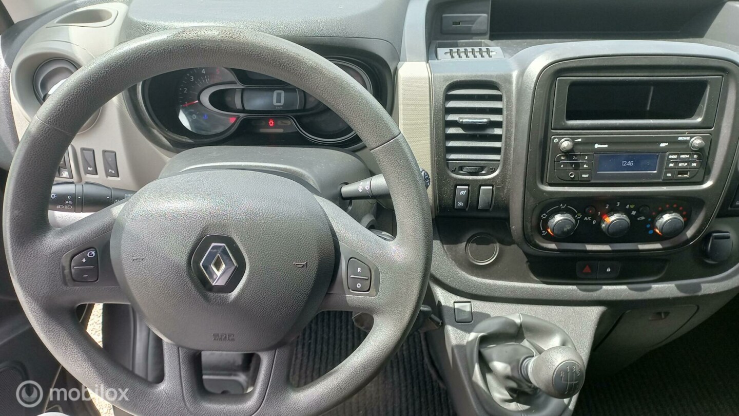 Renault-Trafic-13
