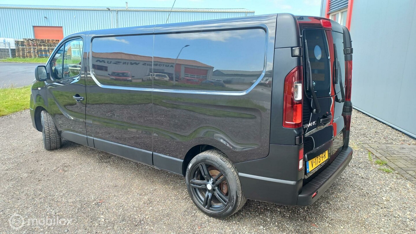 Renault-Trafic-2