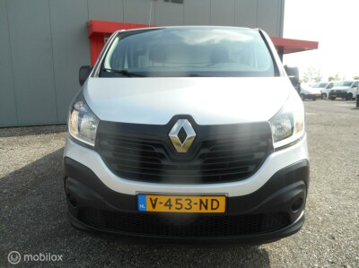 Renault-Trafic-1