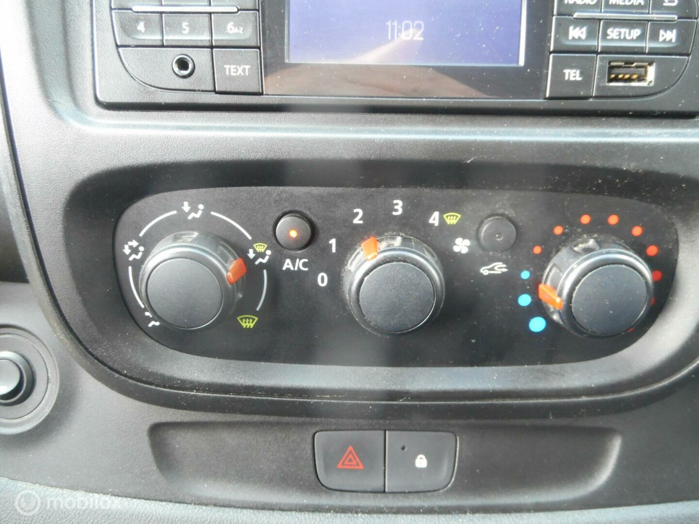 Renault-Trafic-13