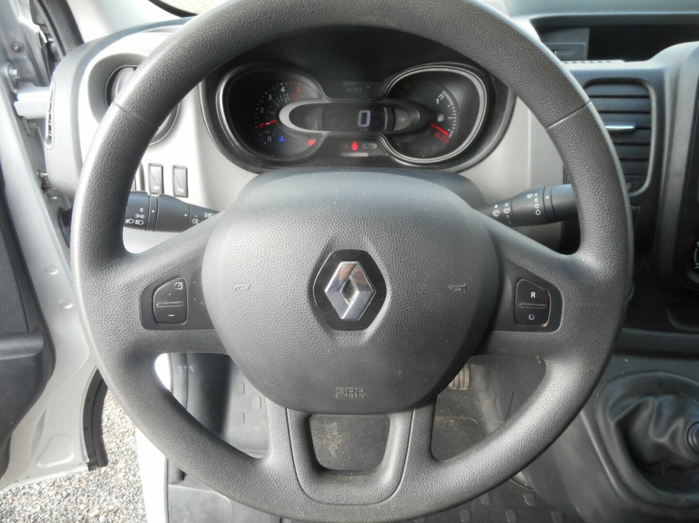 Renault-Trafic-14