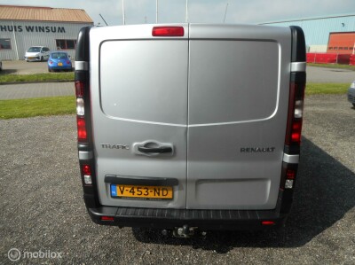Renault-Trafic-3