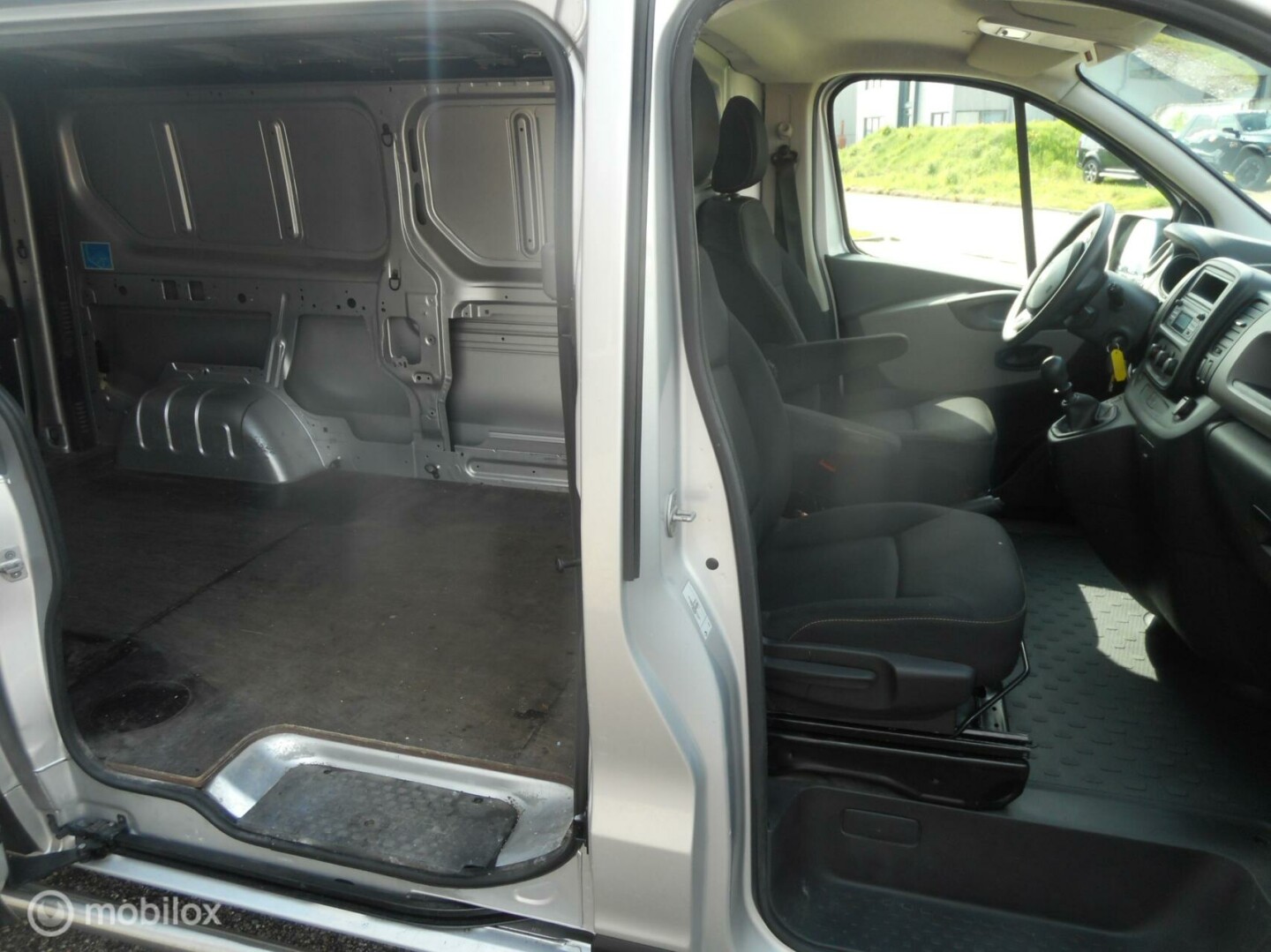 Renault-Trafic-7