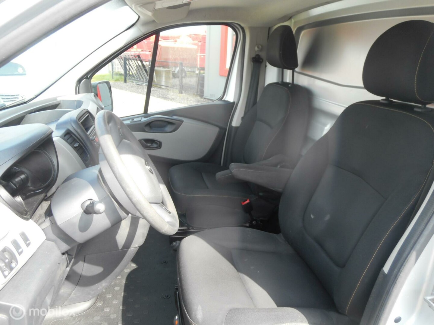 Renault-Trafic-9