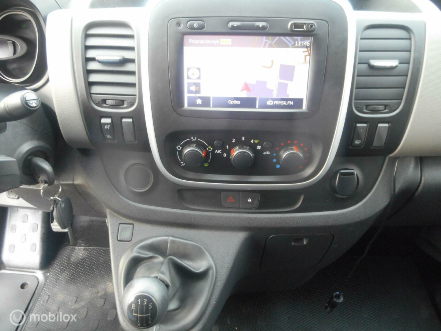 Renault-Trafic-11