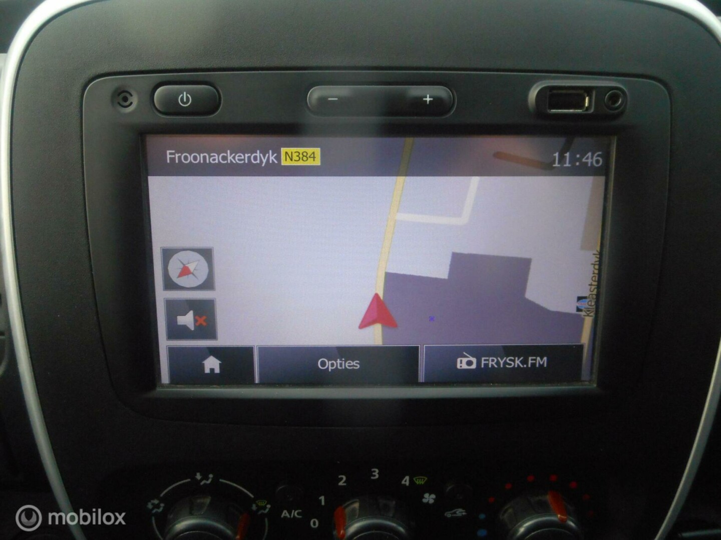 Renault-Trafic-13