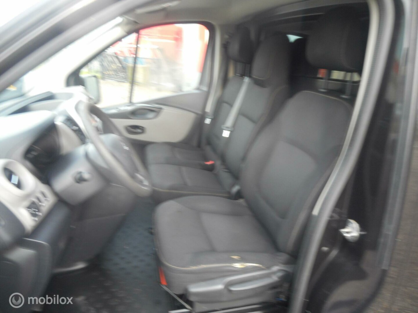 Renault-Trafic-9