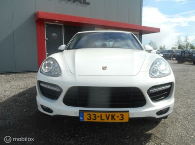 Porsche-Cayenne-1