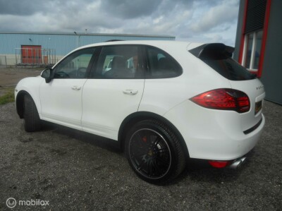 Porsche-Cayenne-4