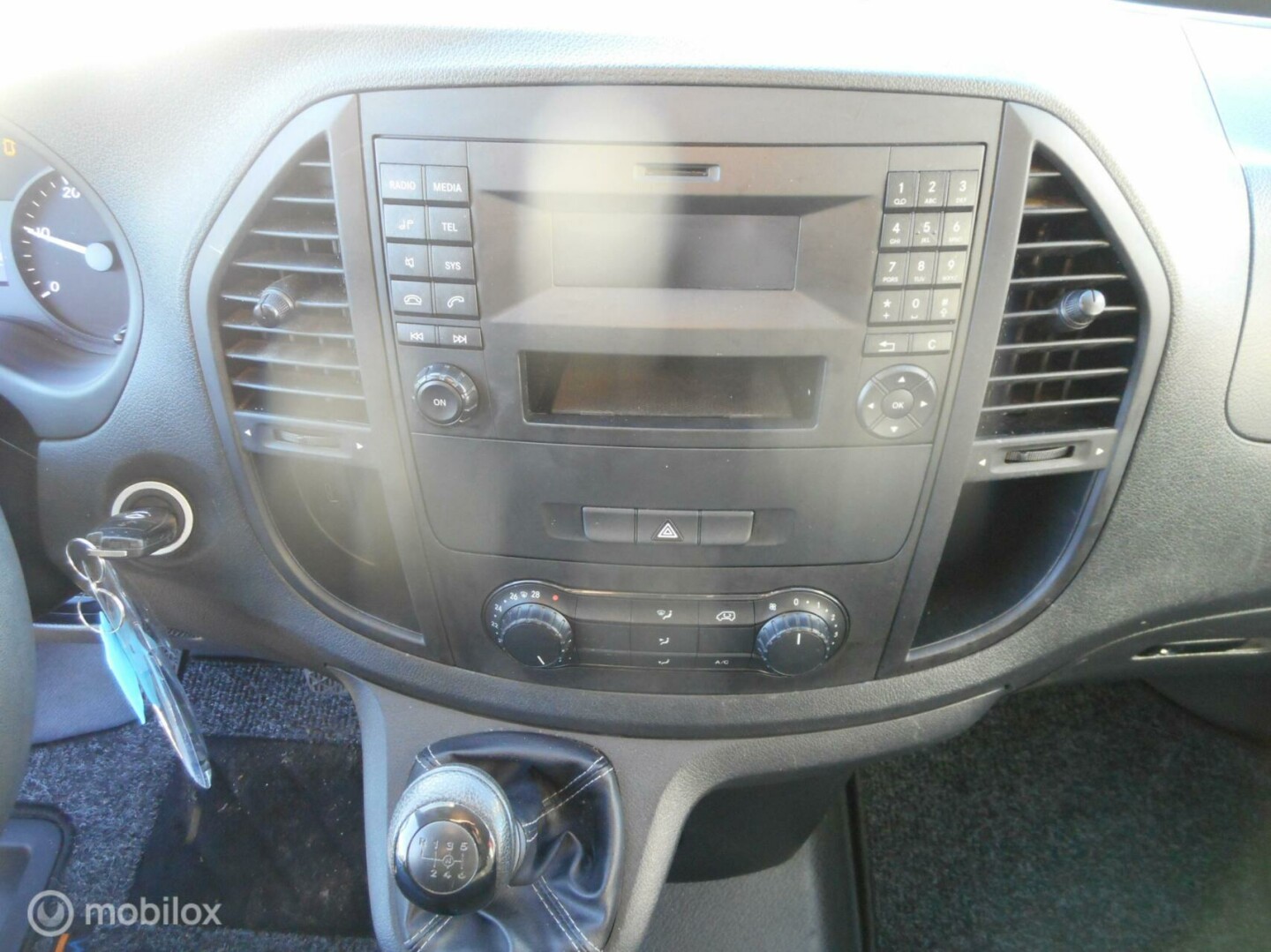 Mercedes-Benz-Vito-10