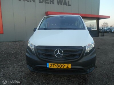 Mercedes-Benz-Vito-1