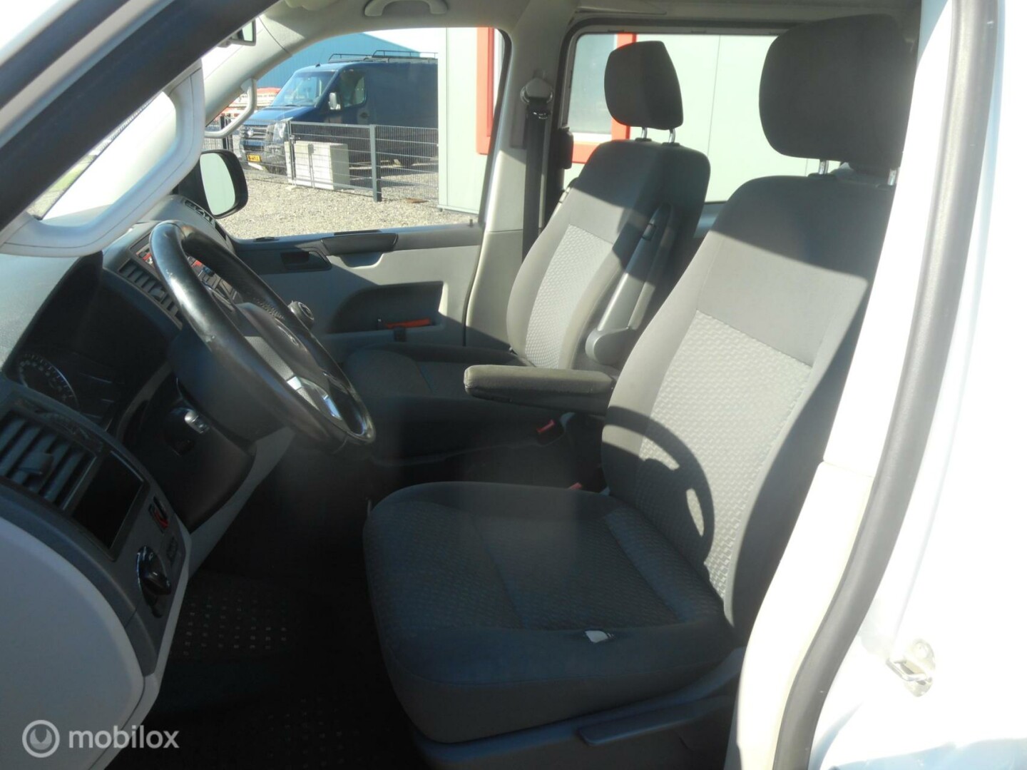Volkswagen-Transporter-11