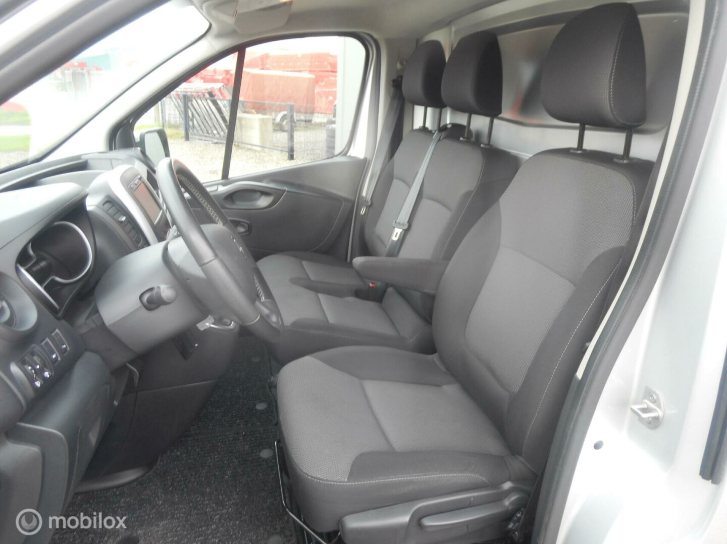 Renault-Trafic-10