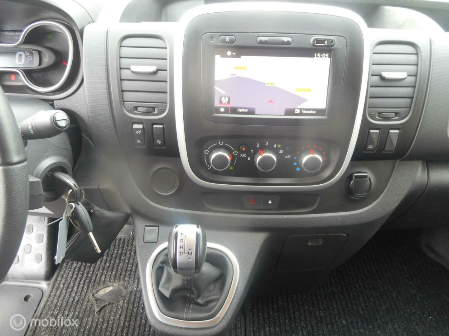 Renault-Trafic-12
