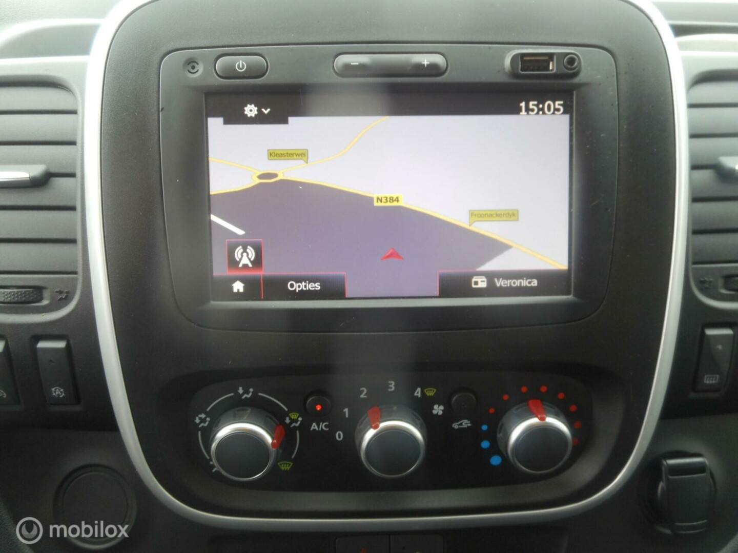 Renault-Trafic-13