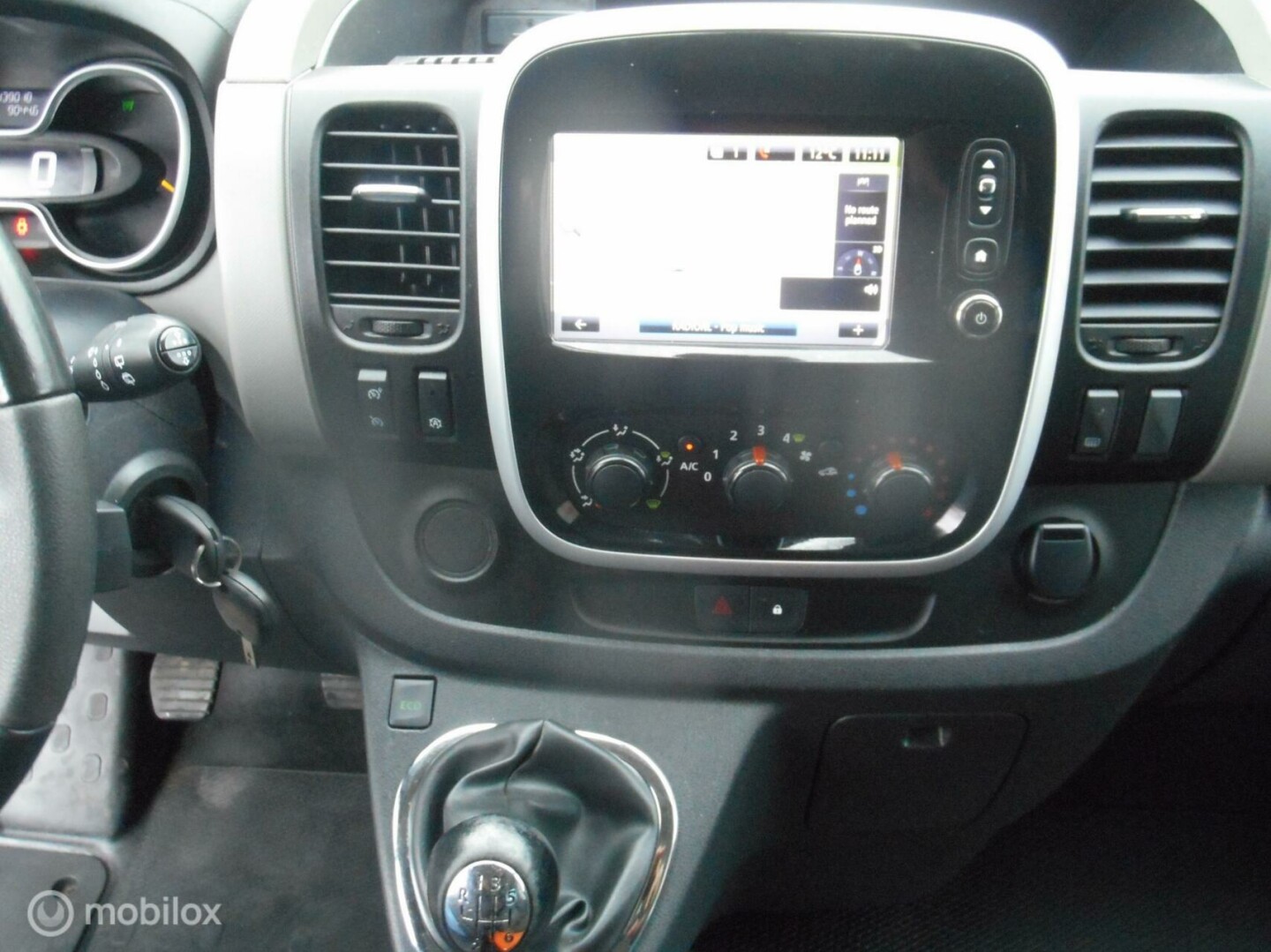 Renault-Trafic-15