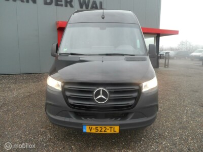 Mercedes-Benz-Sprinter-1