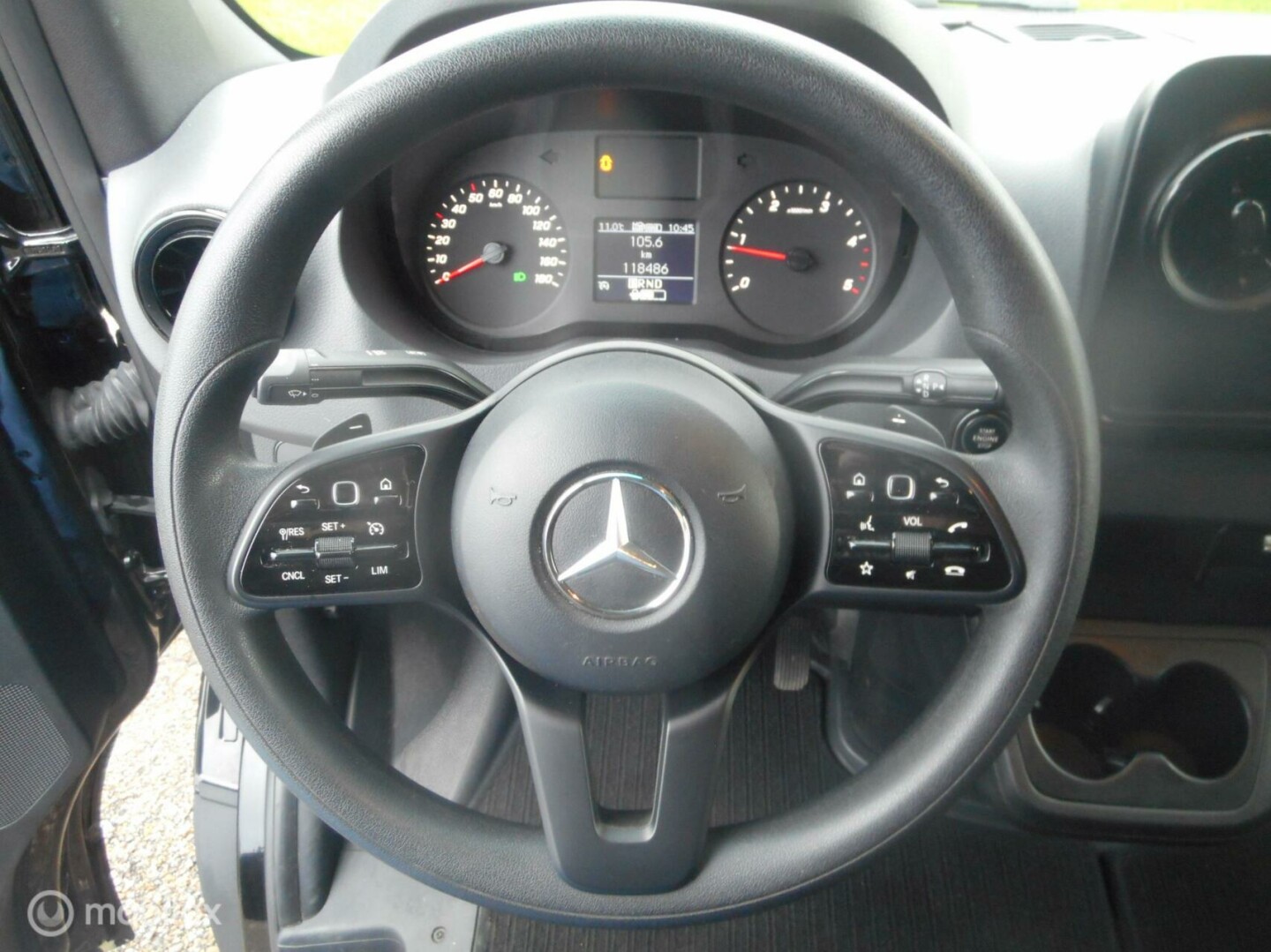Mercedes-Benz-Sprinter-13