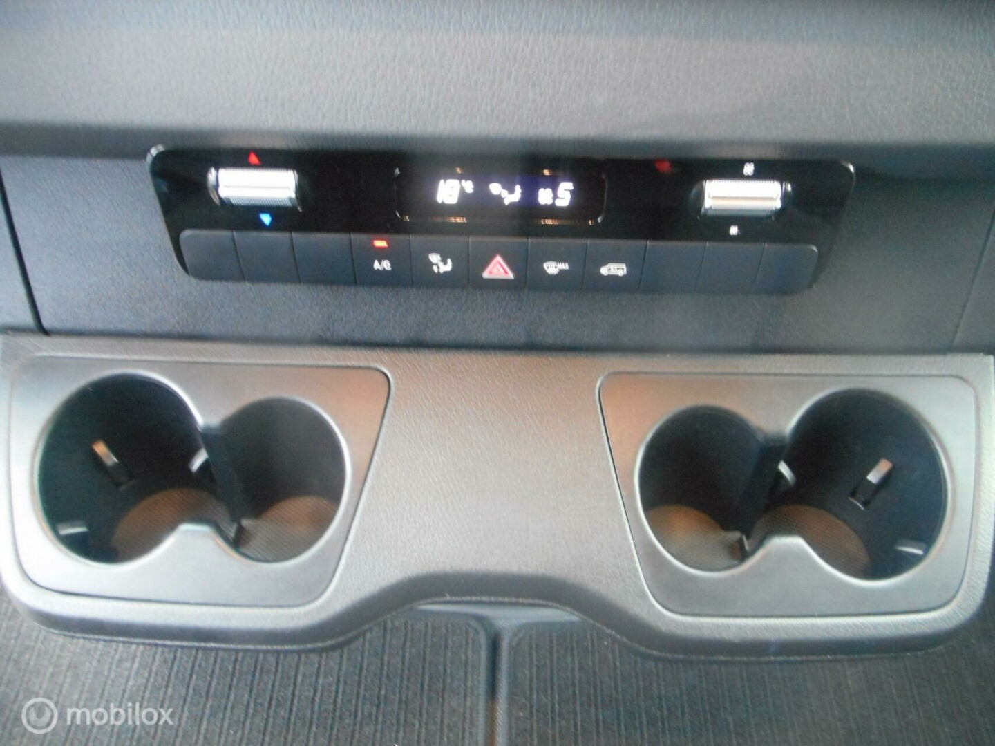 Mercedes-Benz-Sprinter-17