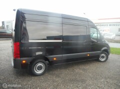 Mercedes-Benz-Sprinter-4