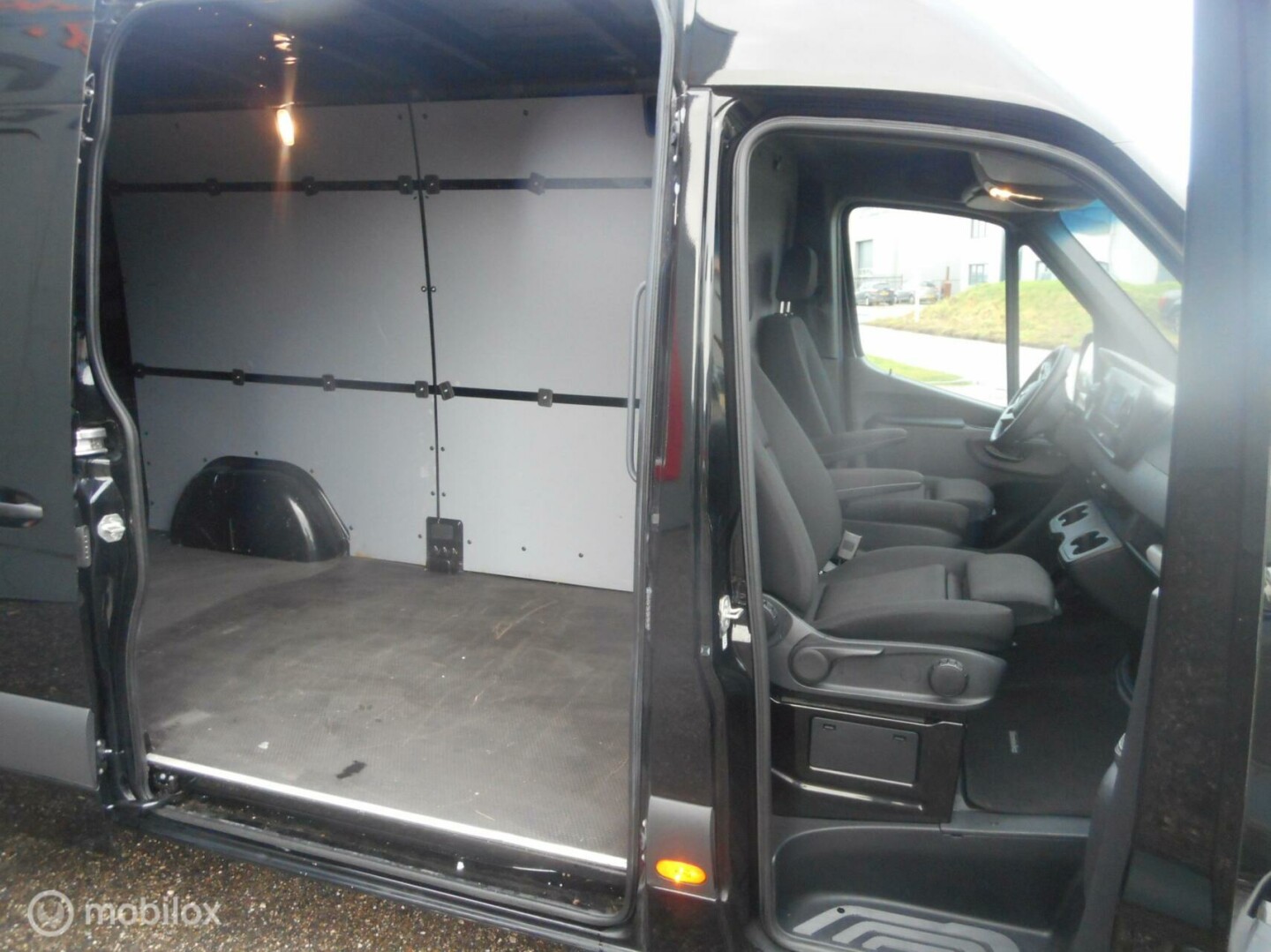 Mercedes-Benz-Sprinter-6