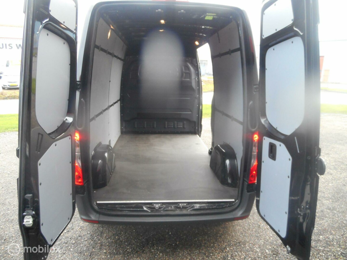 Mercedes-Benz-Sprinter-7