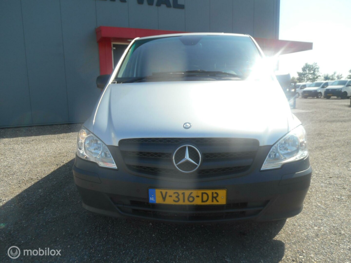 Mercedes-Benz-Vito-1