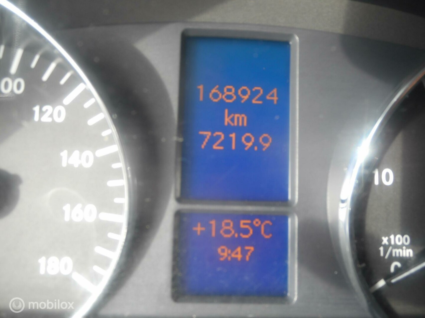 Mercedes-Benz-Sprinter-16