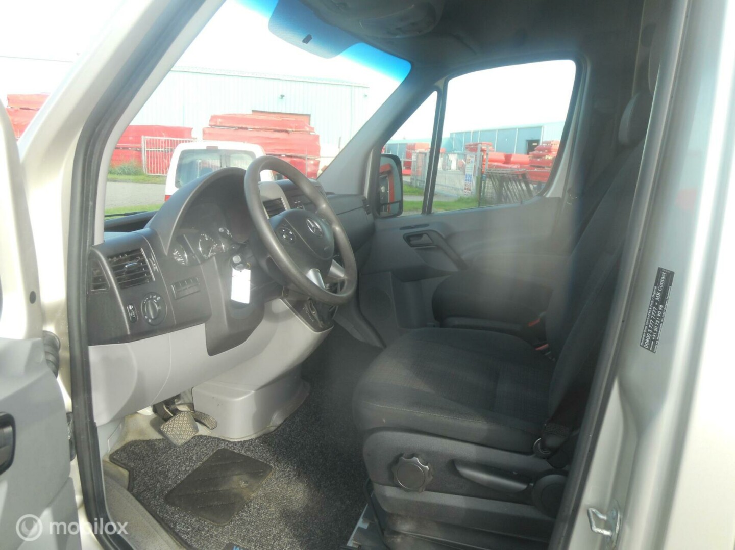 Mercedes-Benz-Sprinter-8