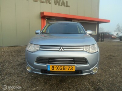 Mitsubishi-Outlander-1