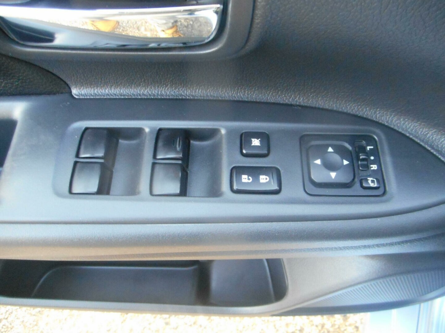 Mitsubishi-Outlander-12