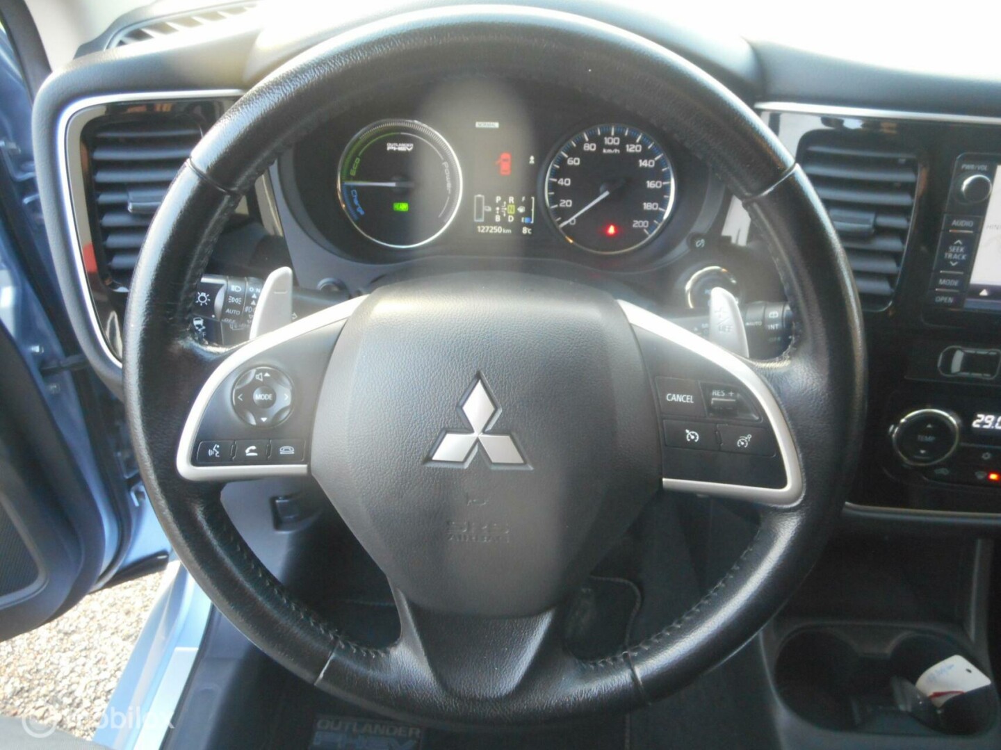 Mitsubishi-Outlander-16