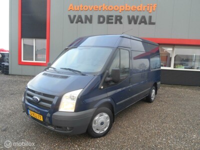 Ford-Transit-0