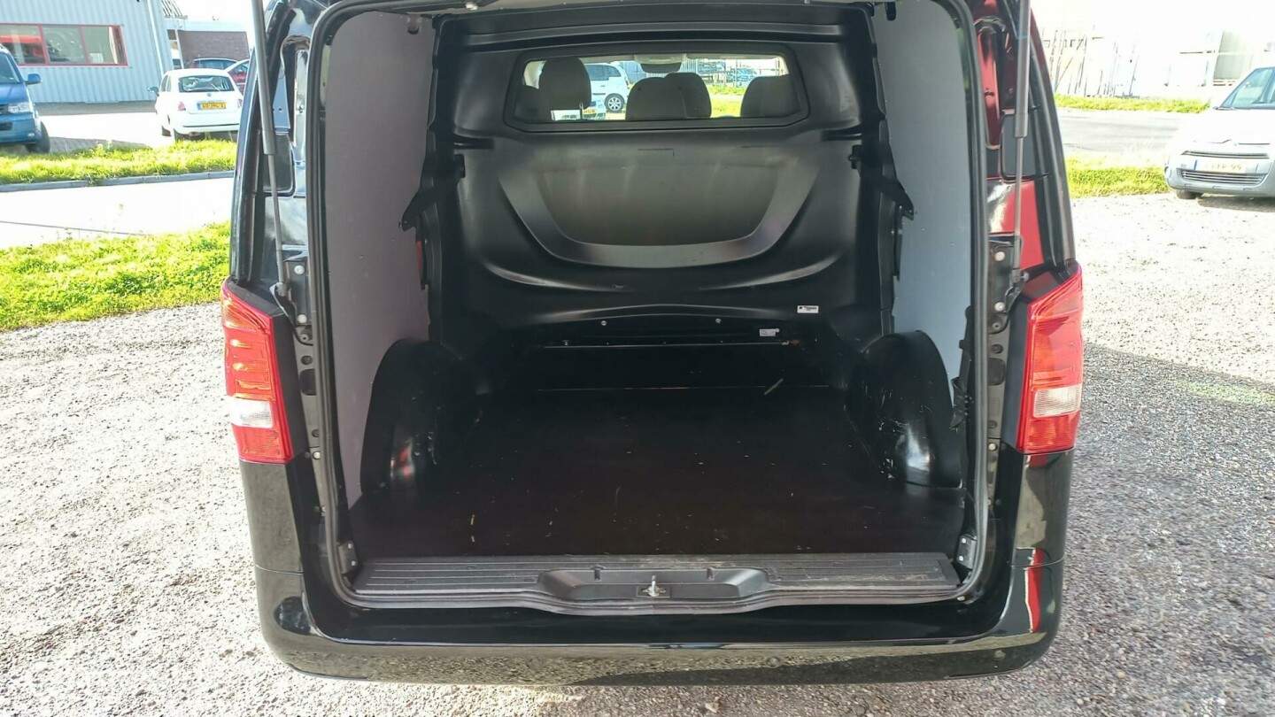 Mercedes-Benz-Vito-10