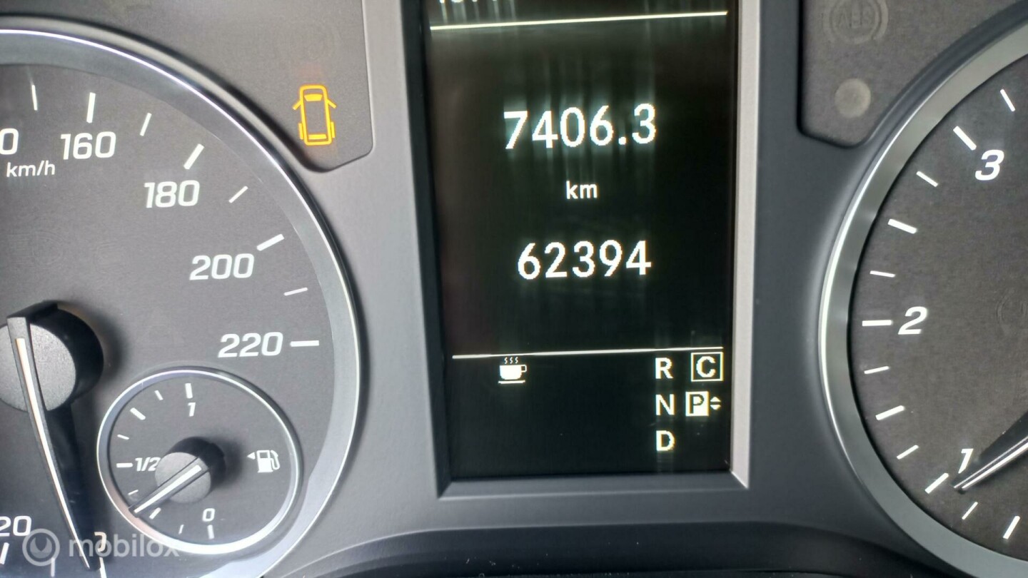 Mercedes-Benz-Vito-17