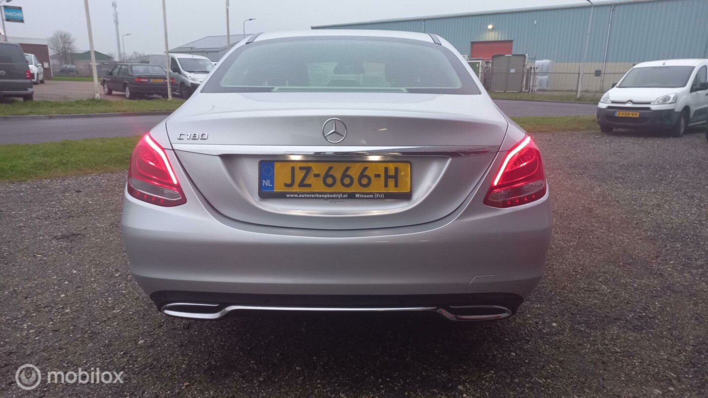 Mercedes-Benz-C-Klasse-4