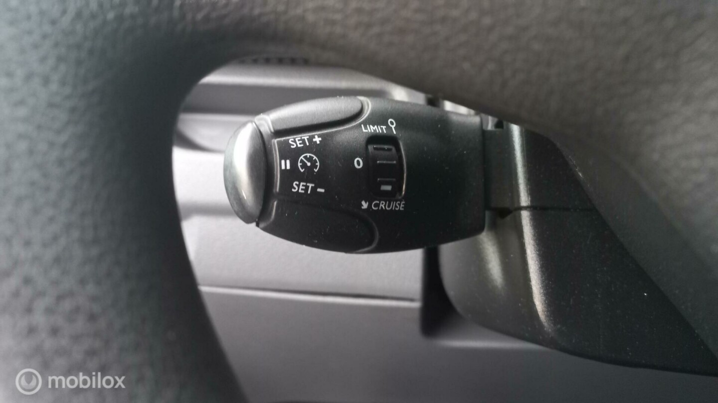 Peugeot-Expert-12